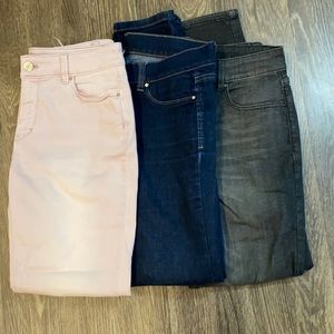 Bundle of 3 jeans